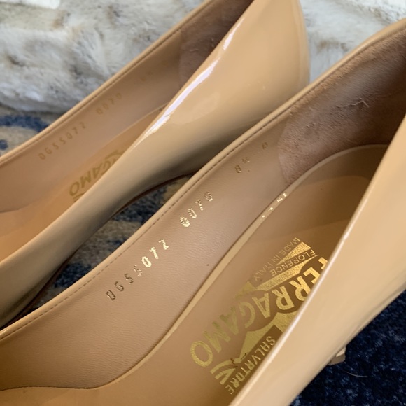 Salvatore Ferragamo NUDE Carla Patent leather with Bow Pumps - Picture 3 of 7
